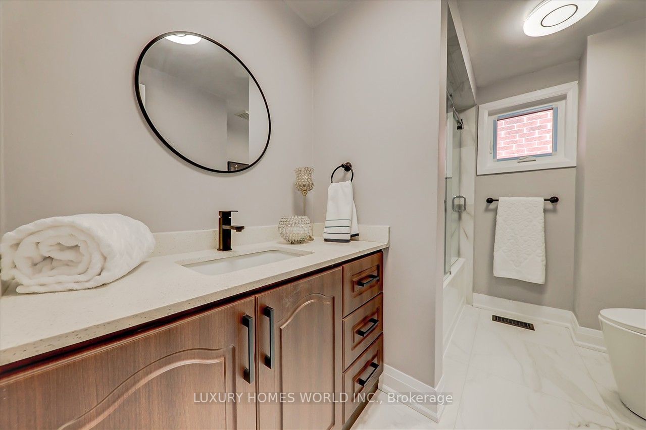 59 Lansbury Dr
