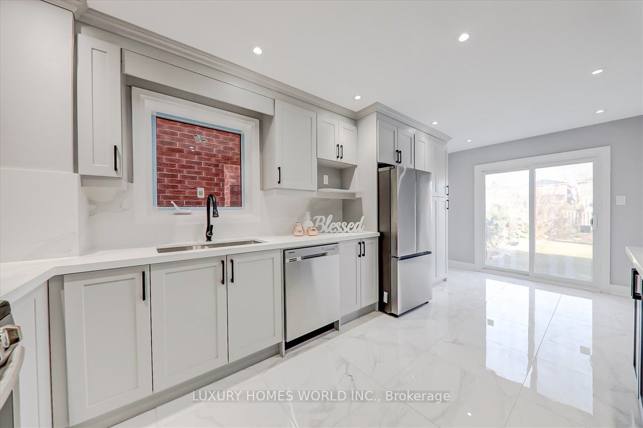 59 Lansbury Dr