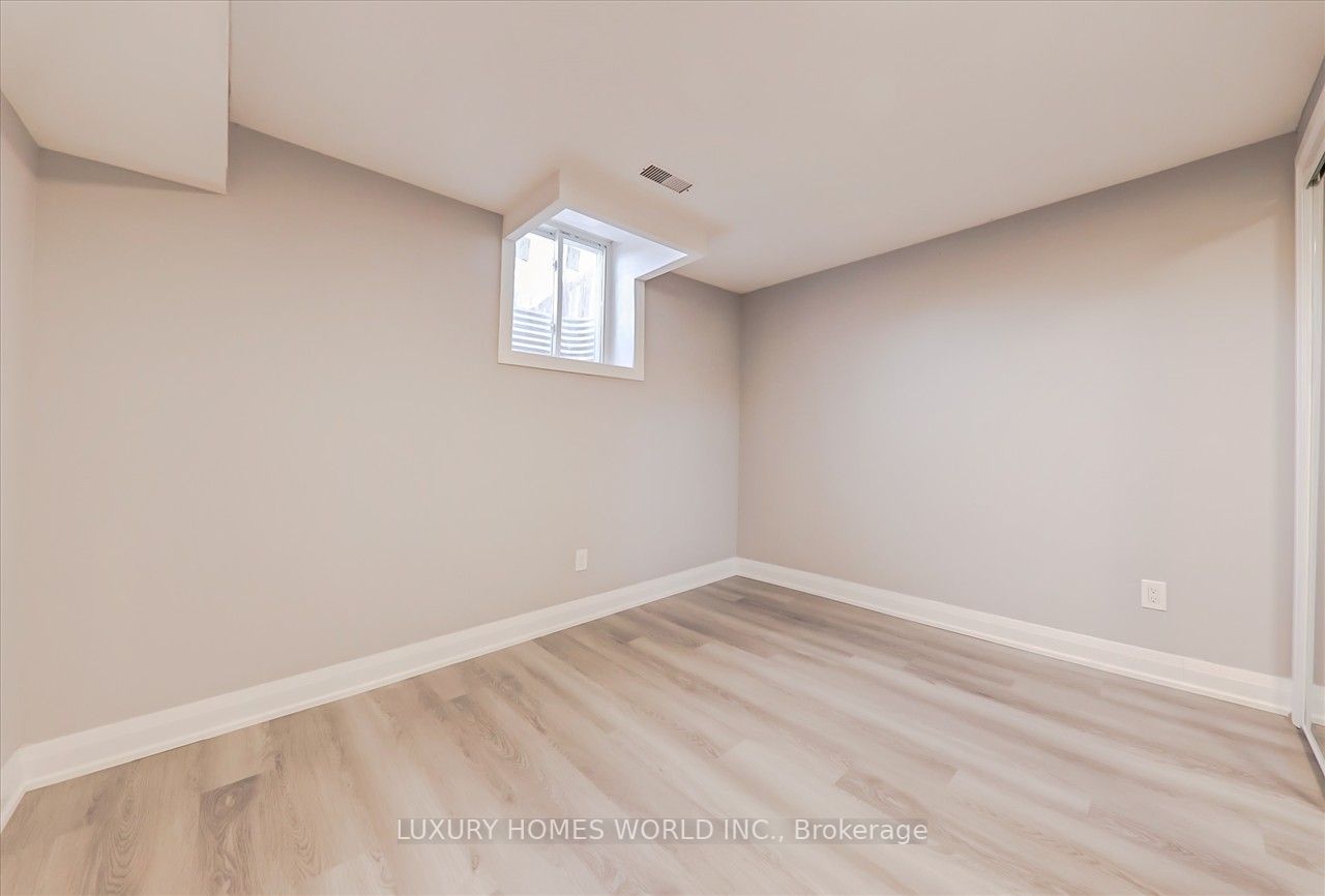 59 Lansbury Dr
