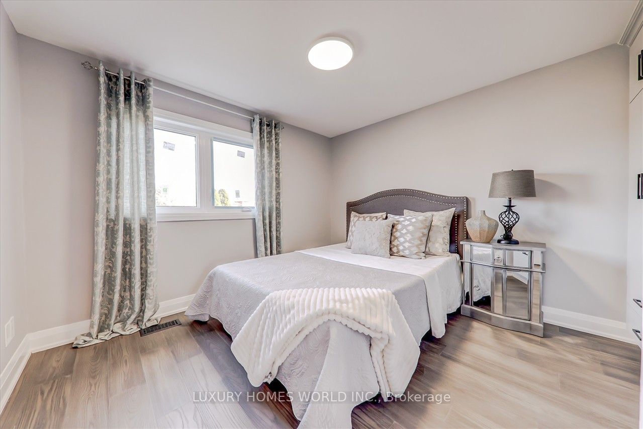 59 Lansbury Dr