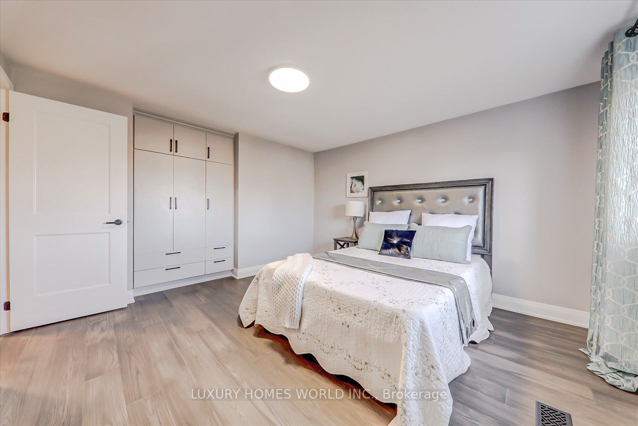 59 Lansbury Dr