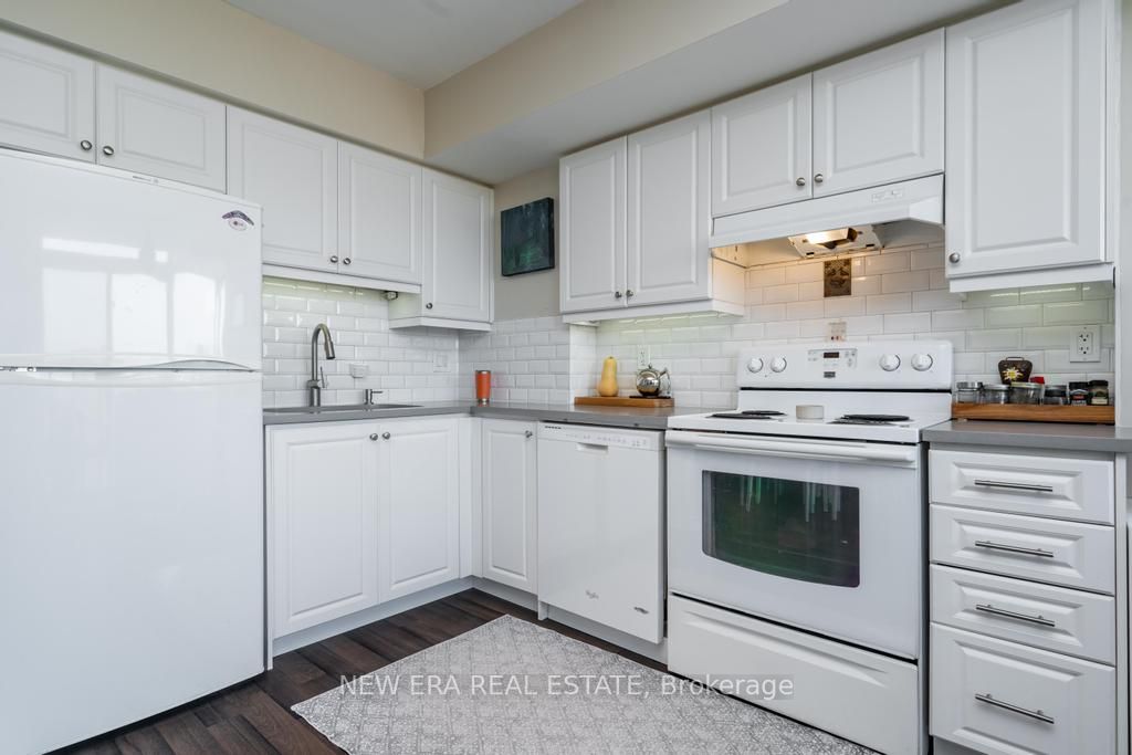 280 Donlands Ave, #701