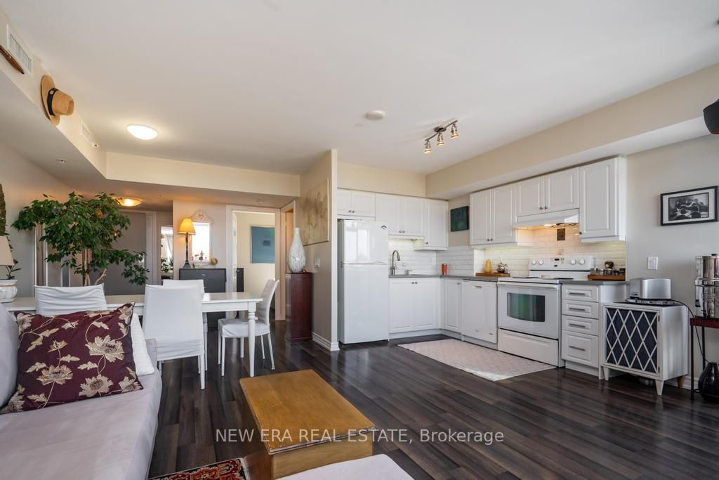 280 Donlands Ave, #701