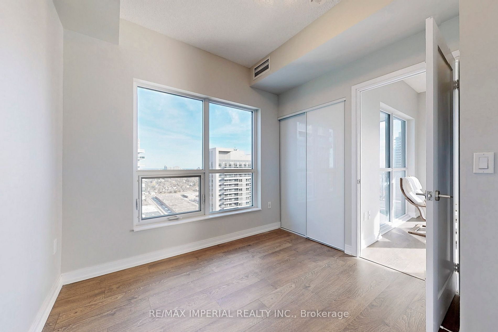 275 Village Green Sq, #2916