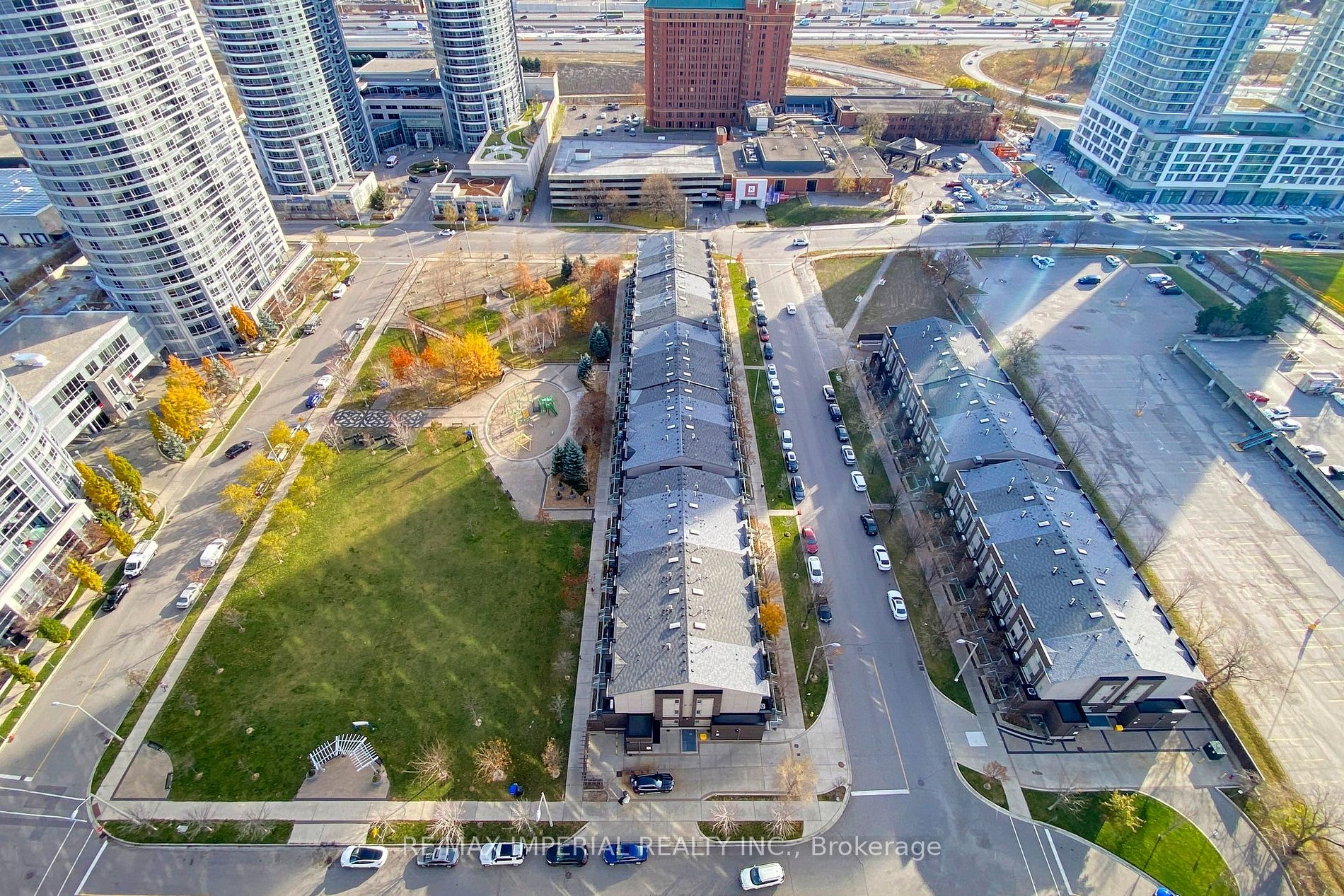275 Village Green Sq, #2916