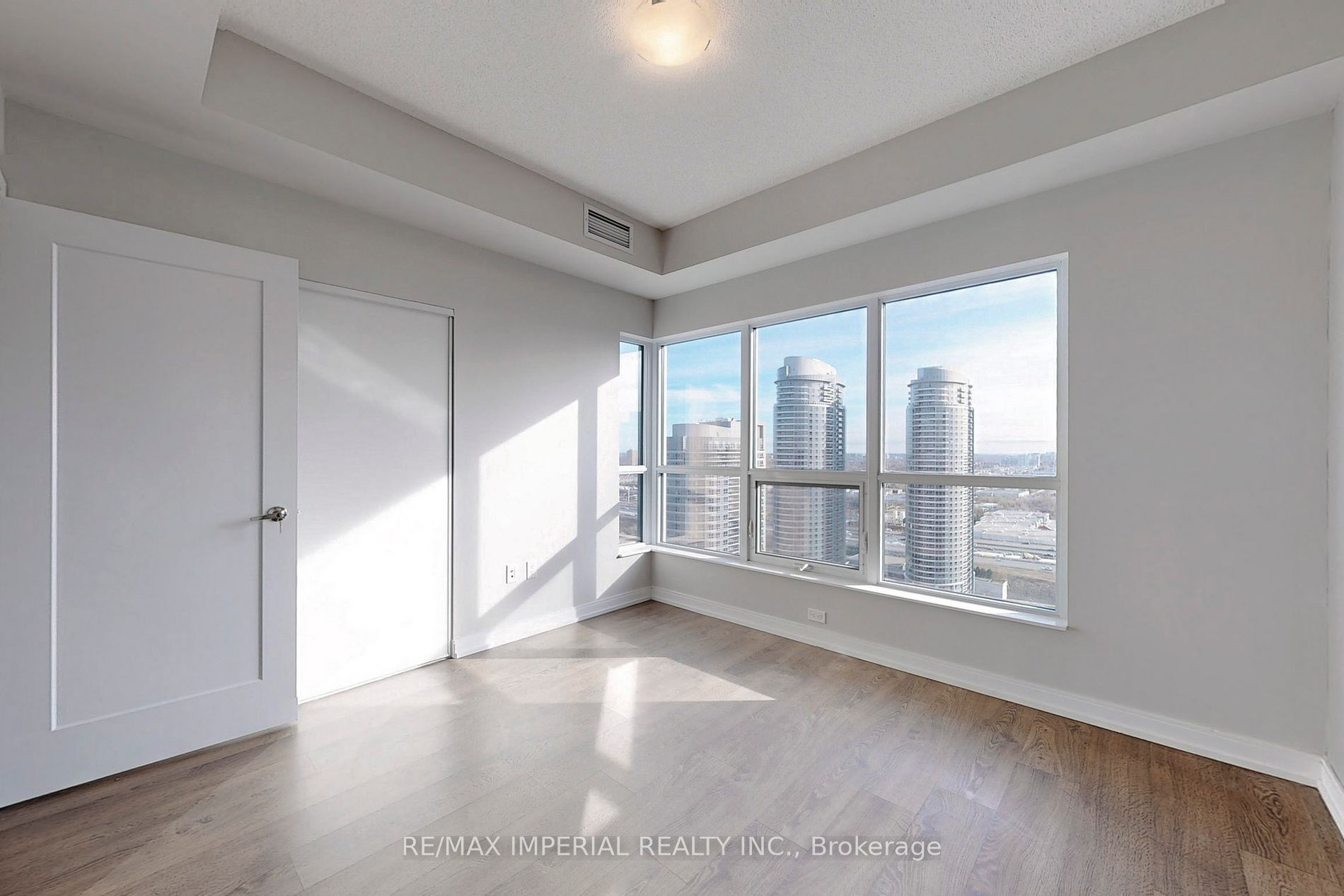 275 Village Green Sq, #2916