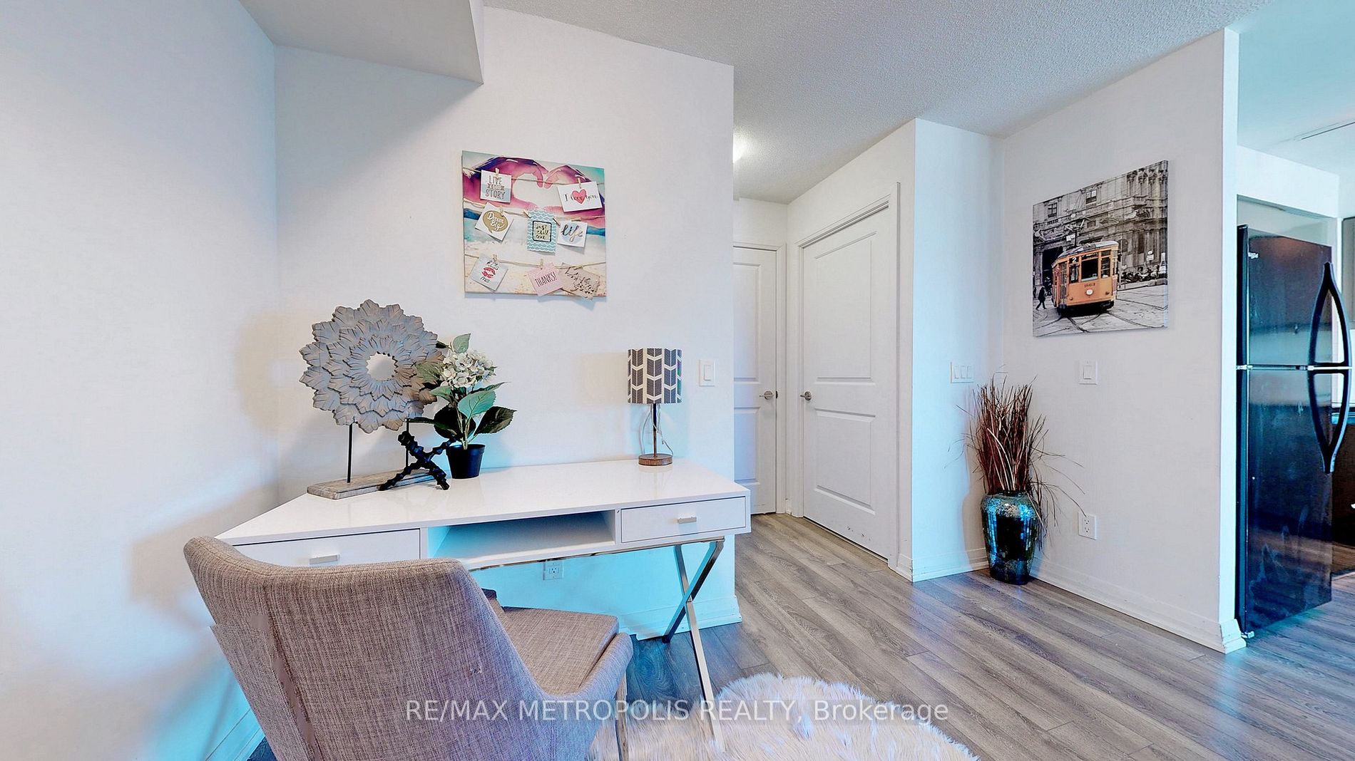 30 Meadowglen Place, #2405