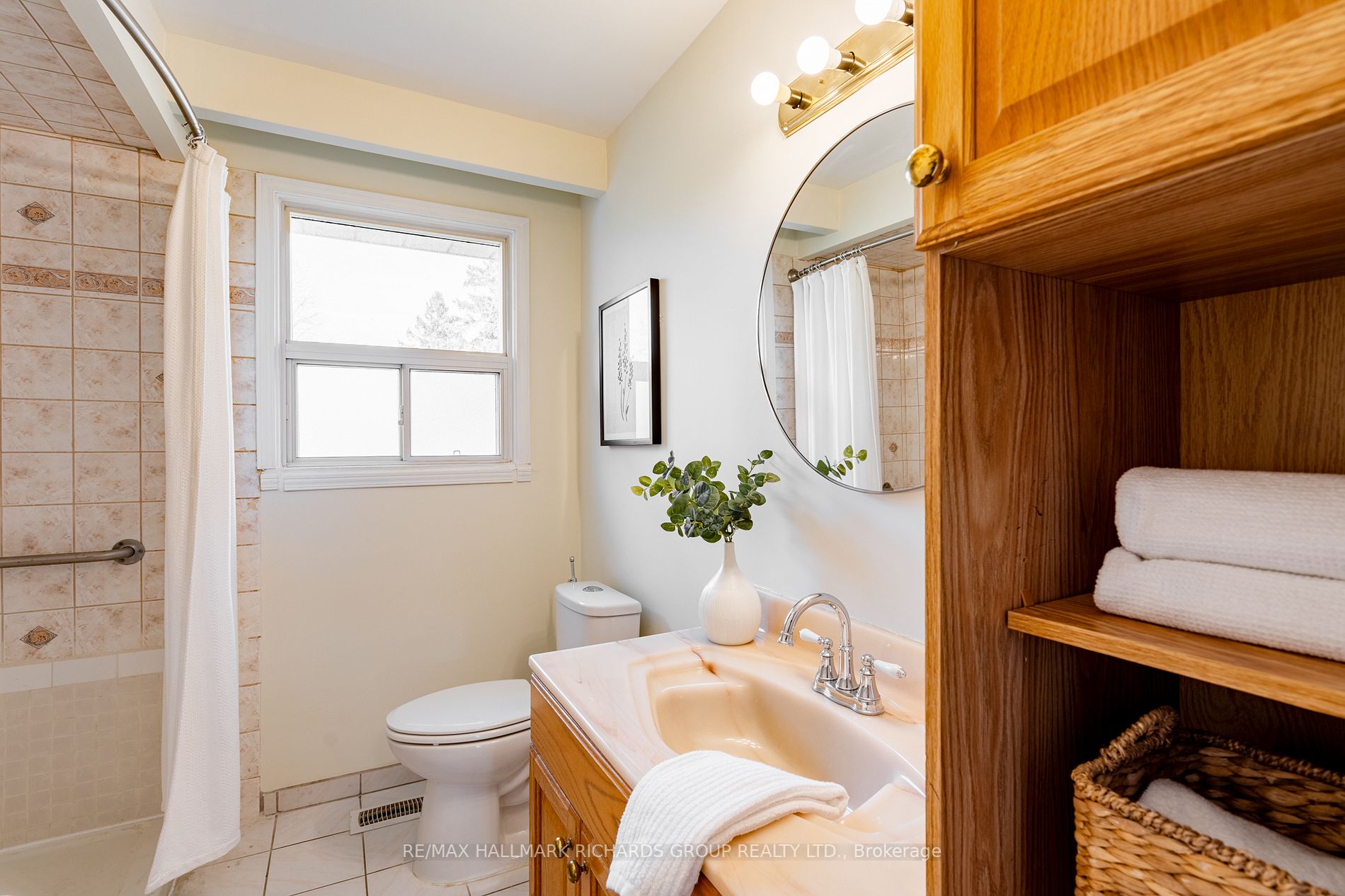46 Zenith Dr