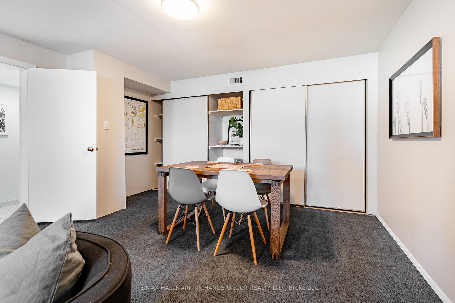 46 Zenith Dr