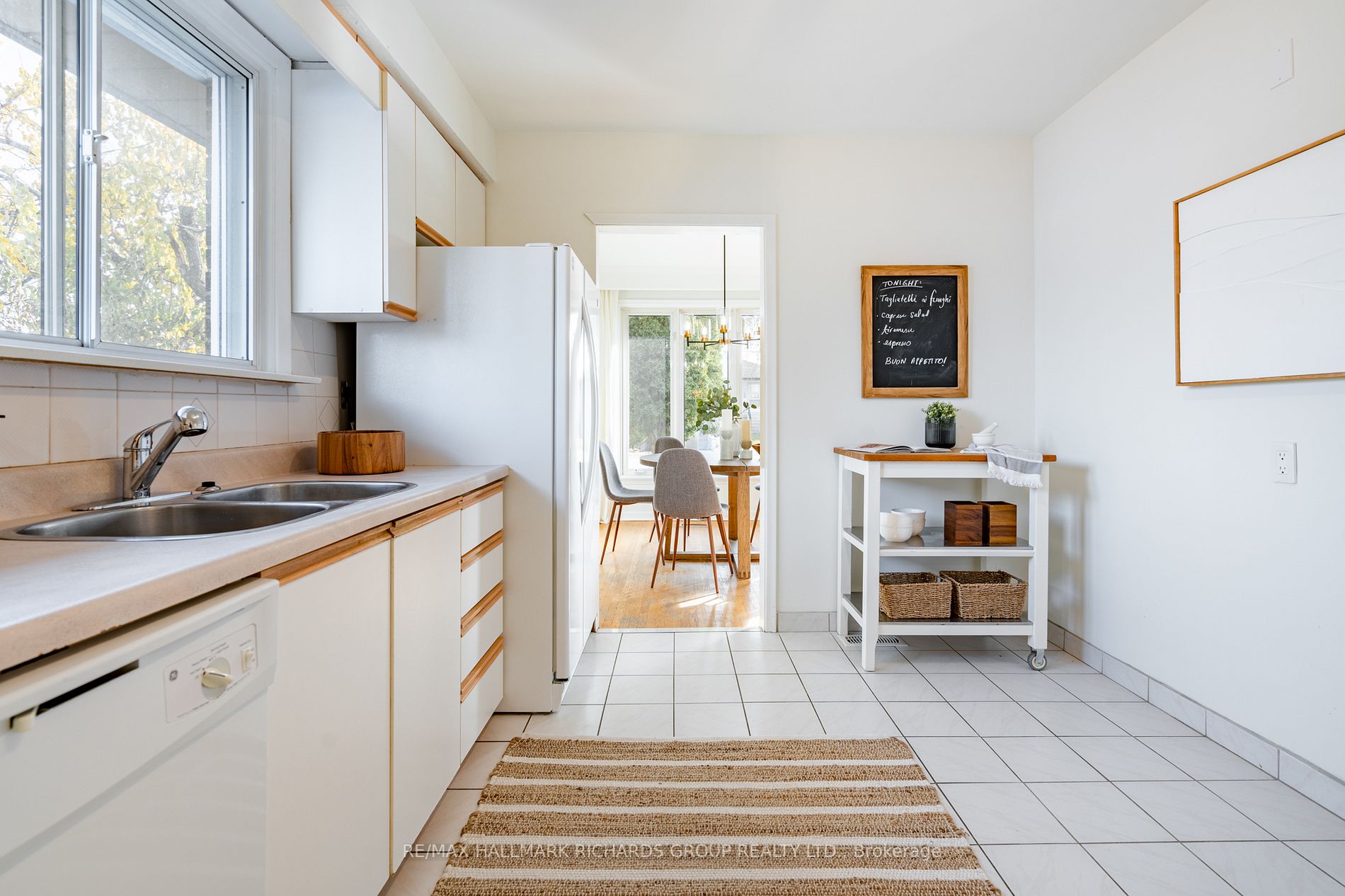 46 Zenith Dr