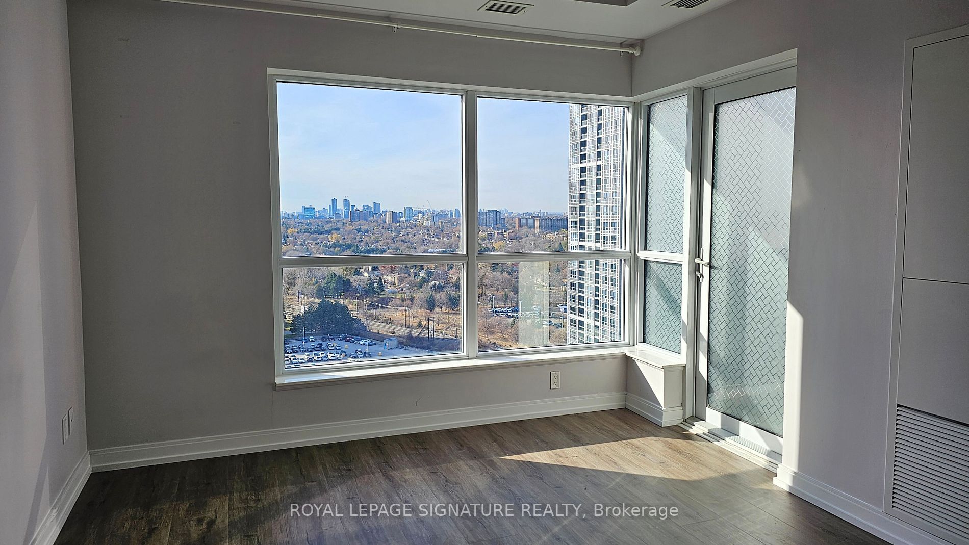 181 Village Green Sq, #2215
