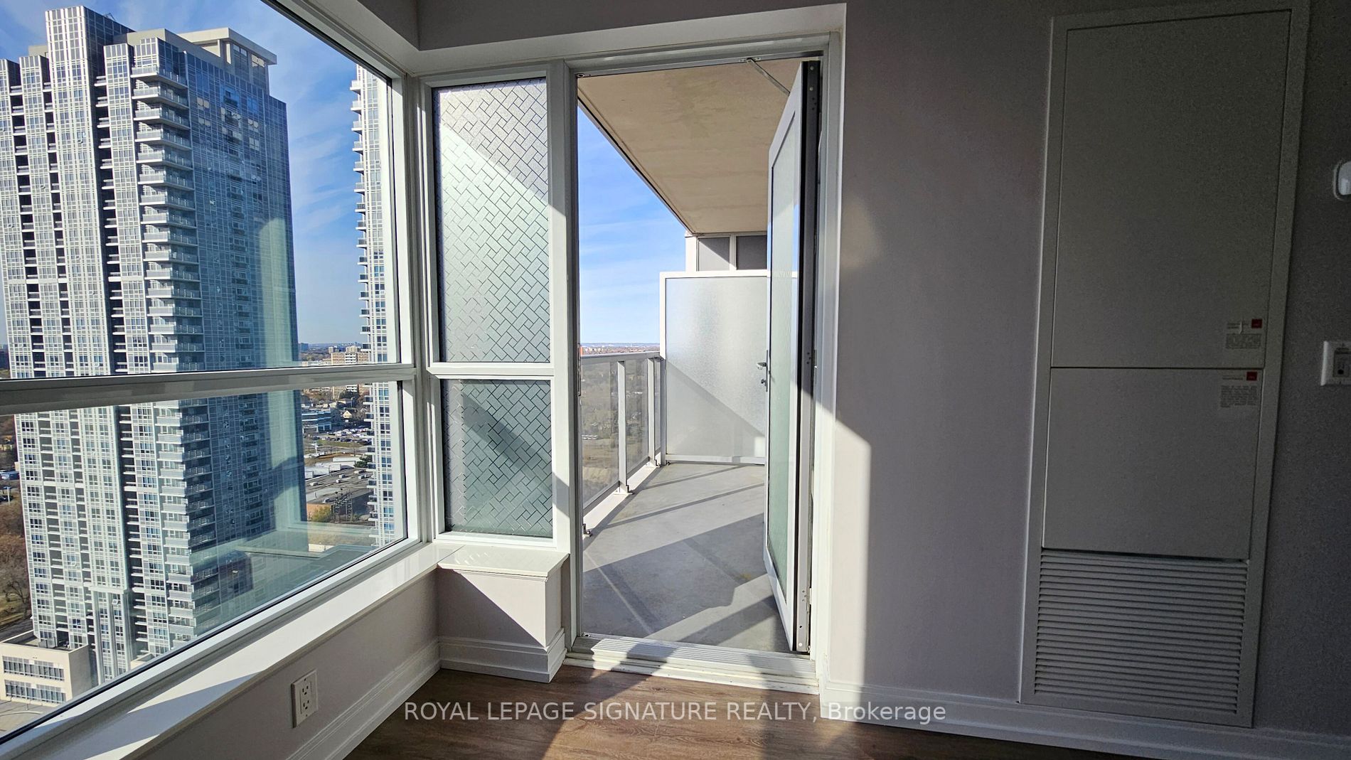 181 Village Green Sq, #2215