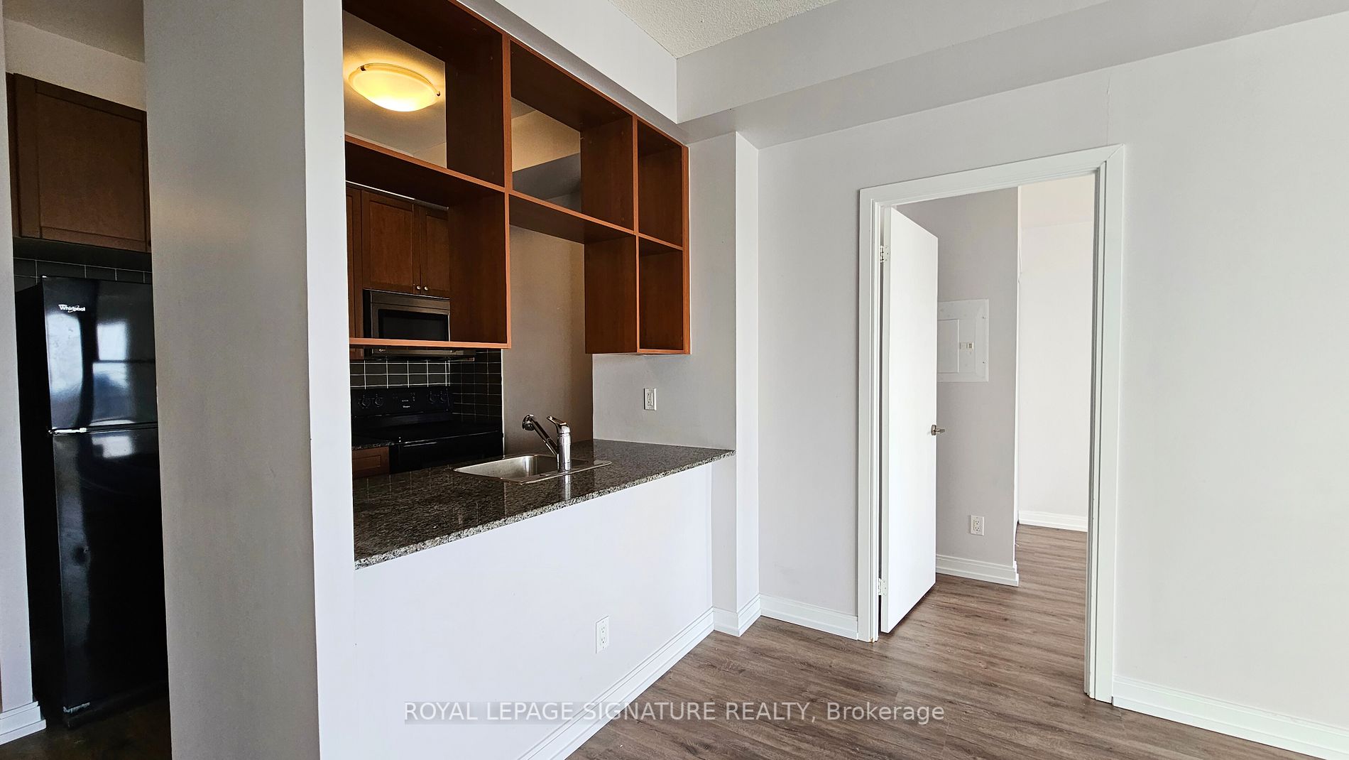 181 Village Green Sq, #2215