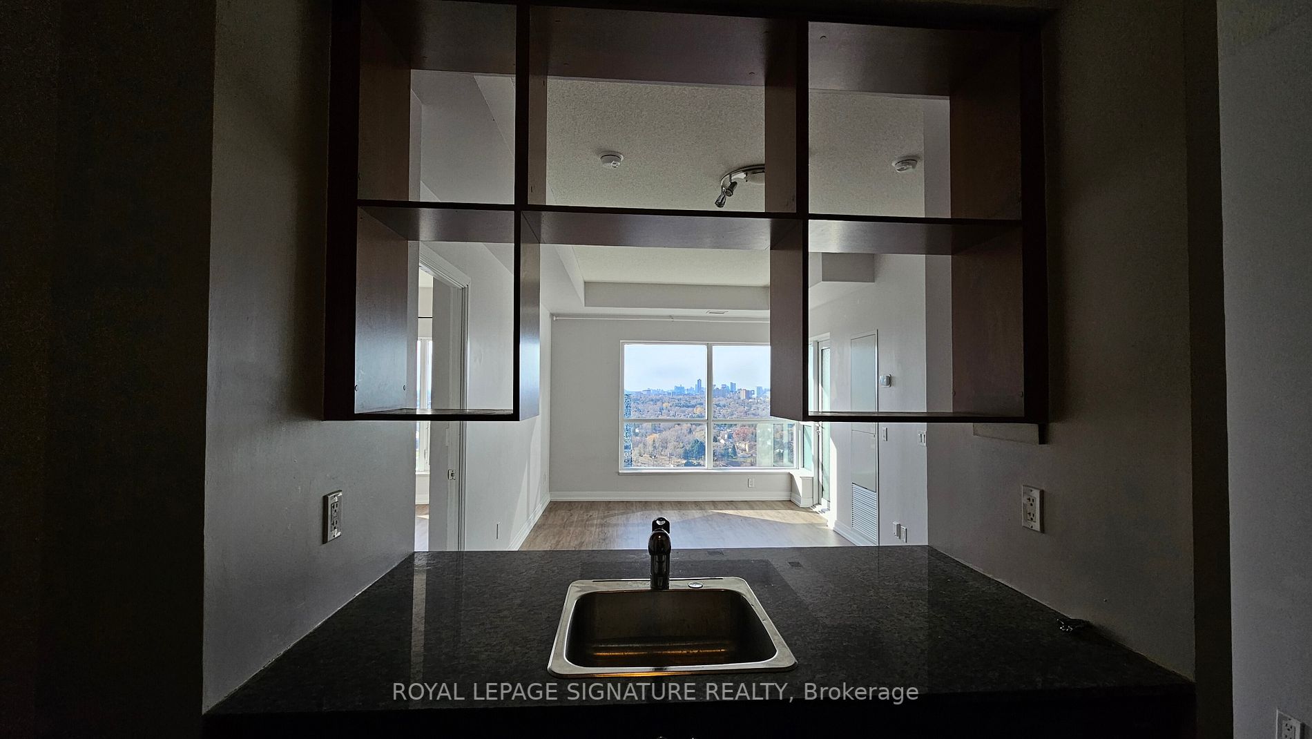181 Village Green Sq, #2215