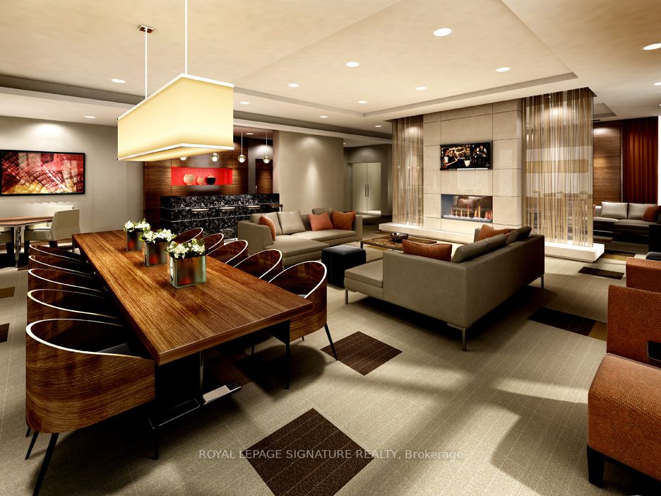 181 Village Green Sq, #2215