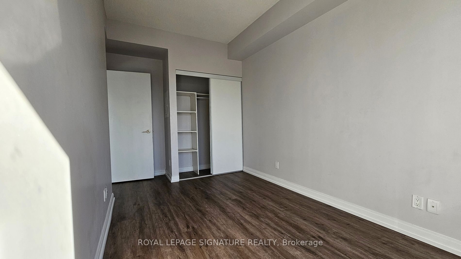 181 Village Green Sq, #2215