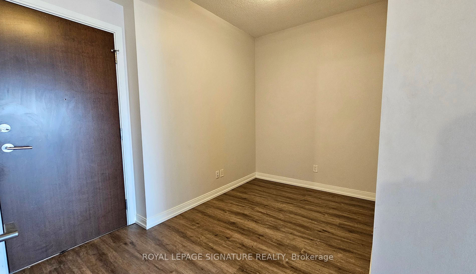 181 Village Green Sq, #2215