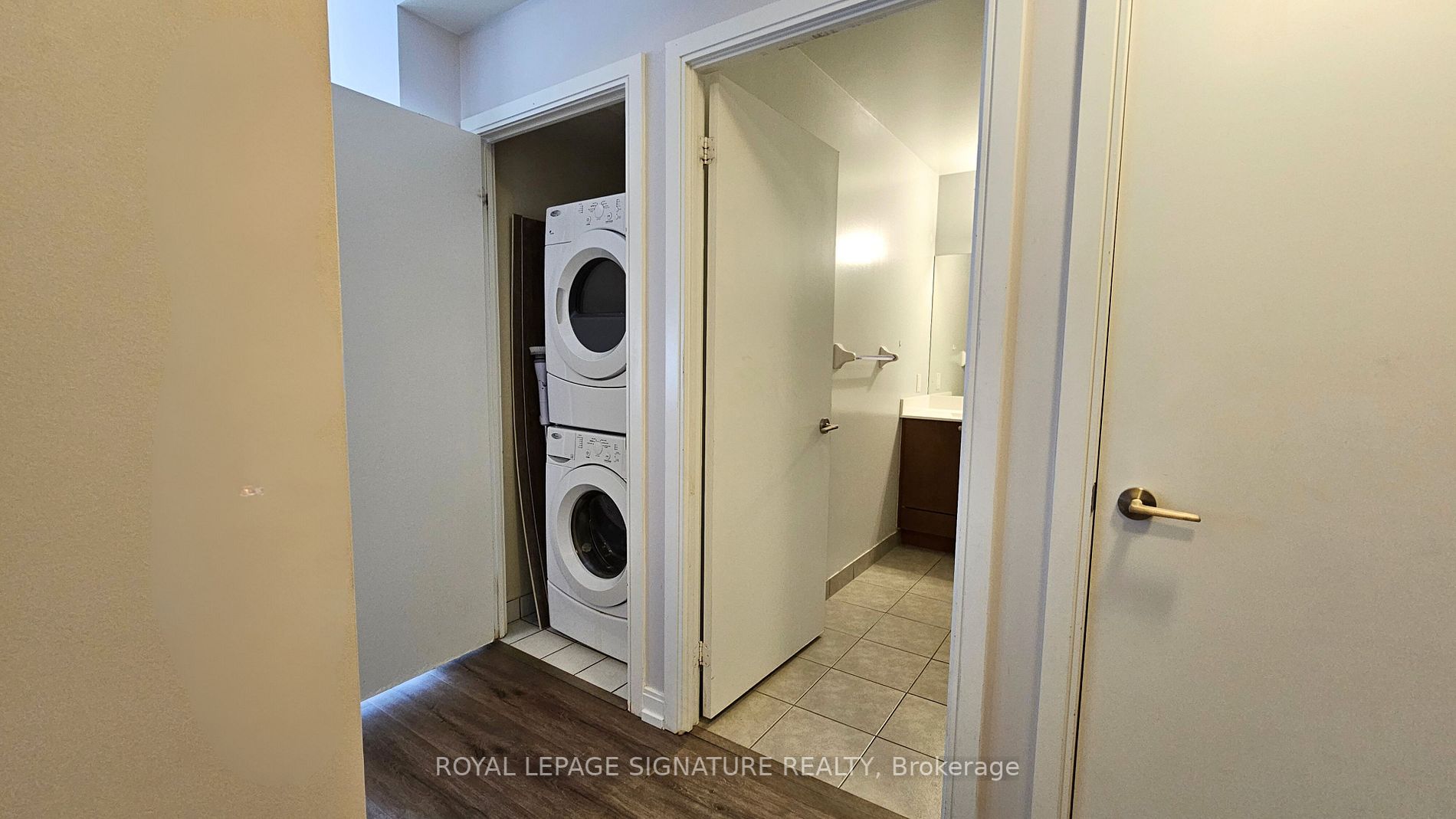 181 Village Green Sq, #2215