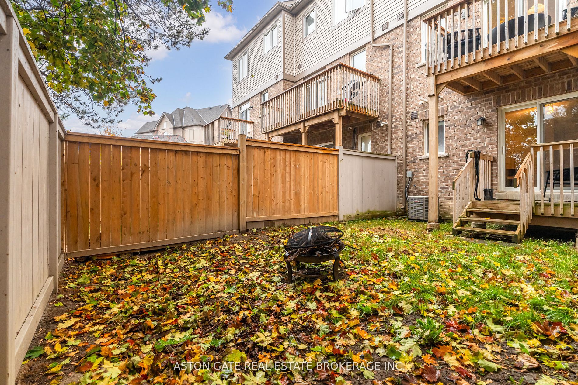 208 London Lane