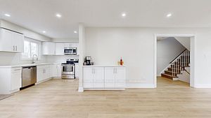 380 Vancouver Cres