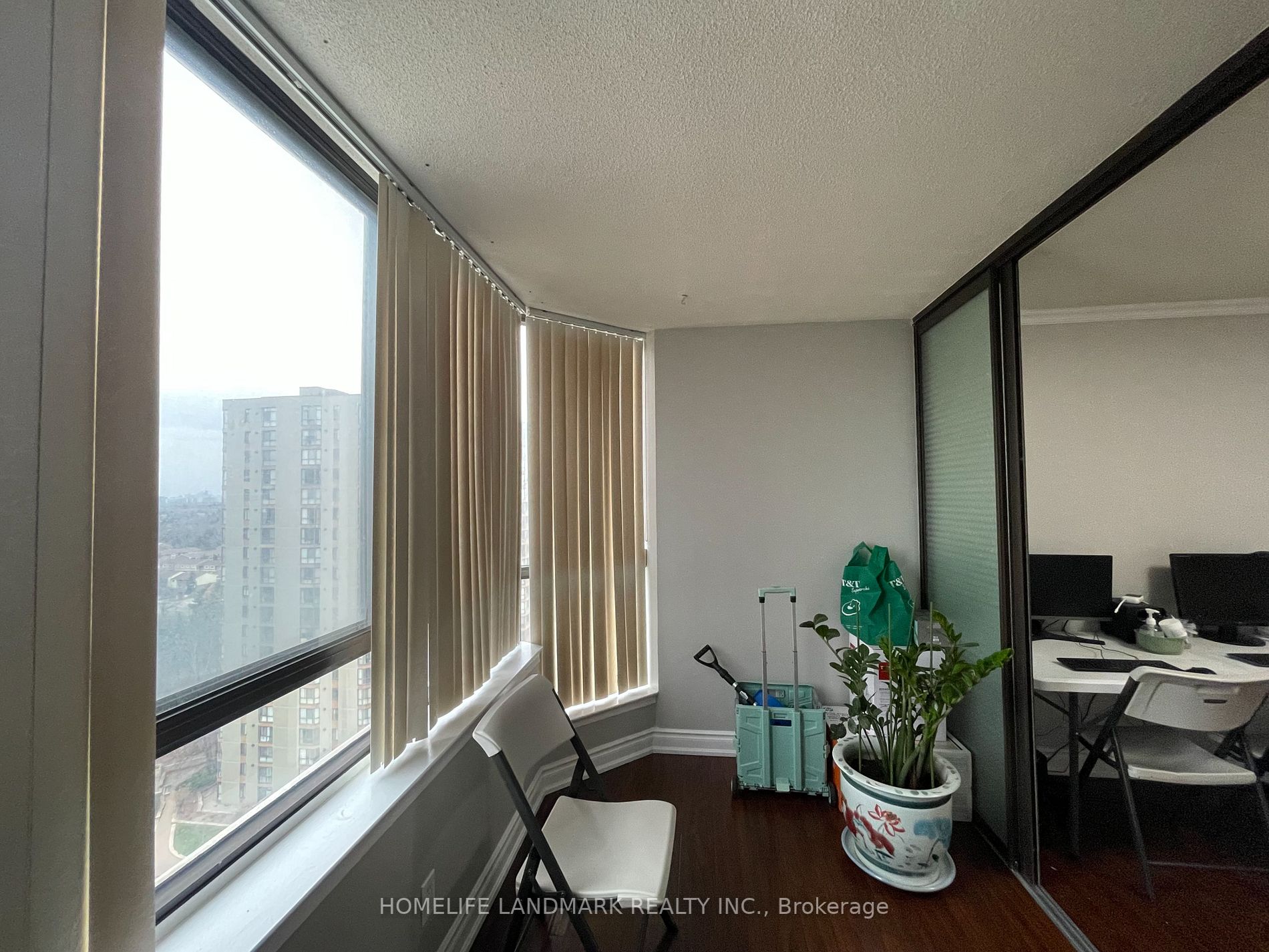 25 Bamburgh Circ, #1735