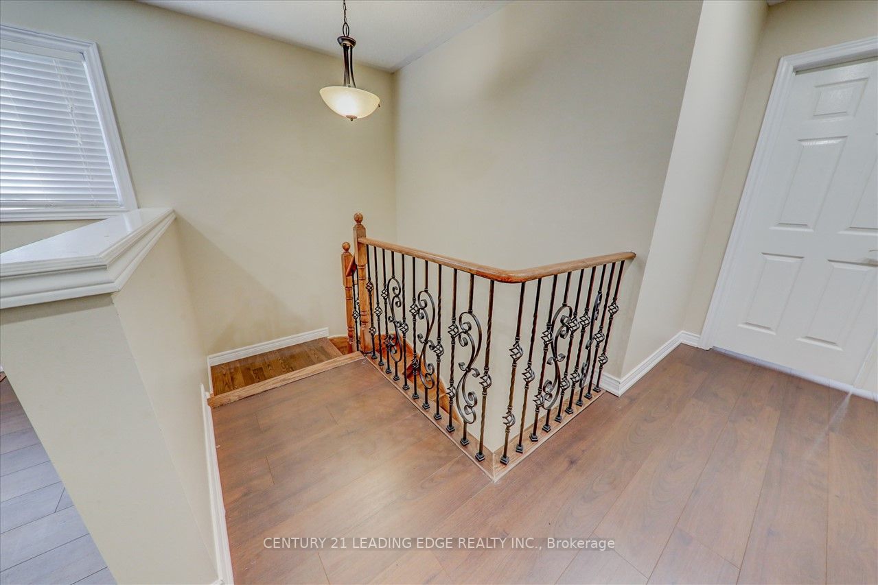 8 Woodcock Ave, #Main