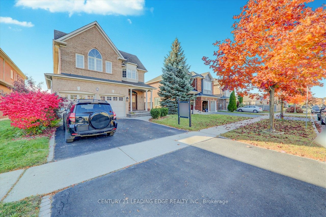 8 Woodcock Ave, #Main
