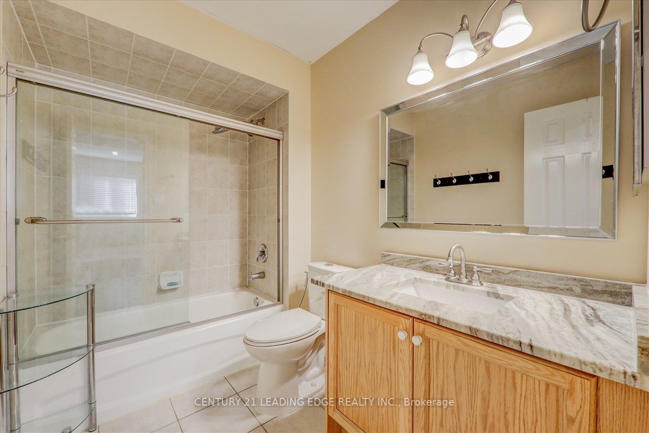 8 Woodcock Ave, #Main