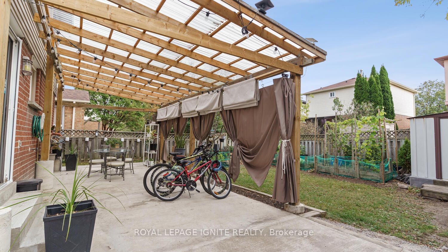 53 Patterson Cres S