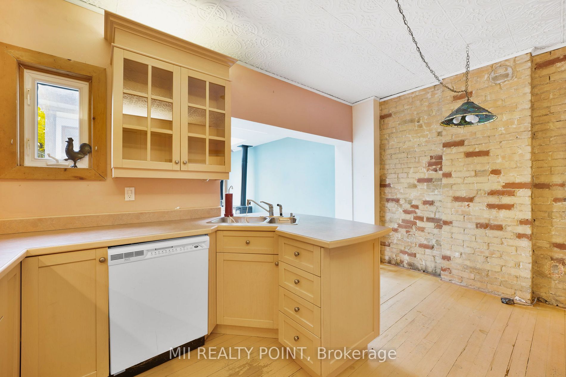 73 Leuty Ave
