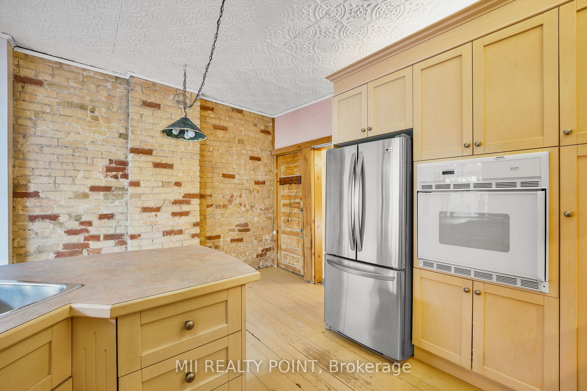 73 Leuty Ave