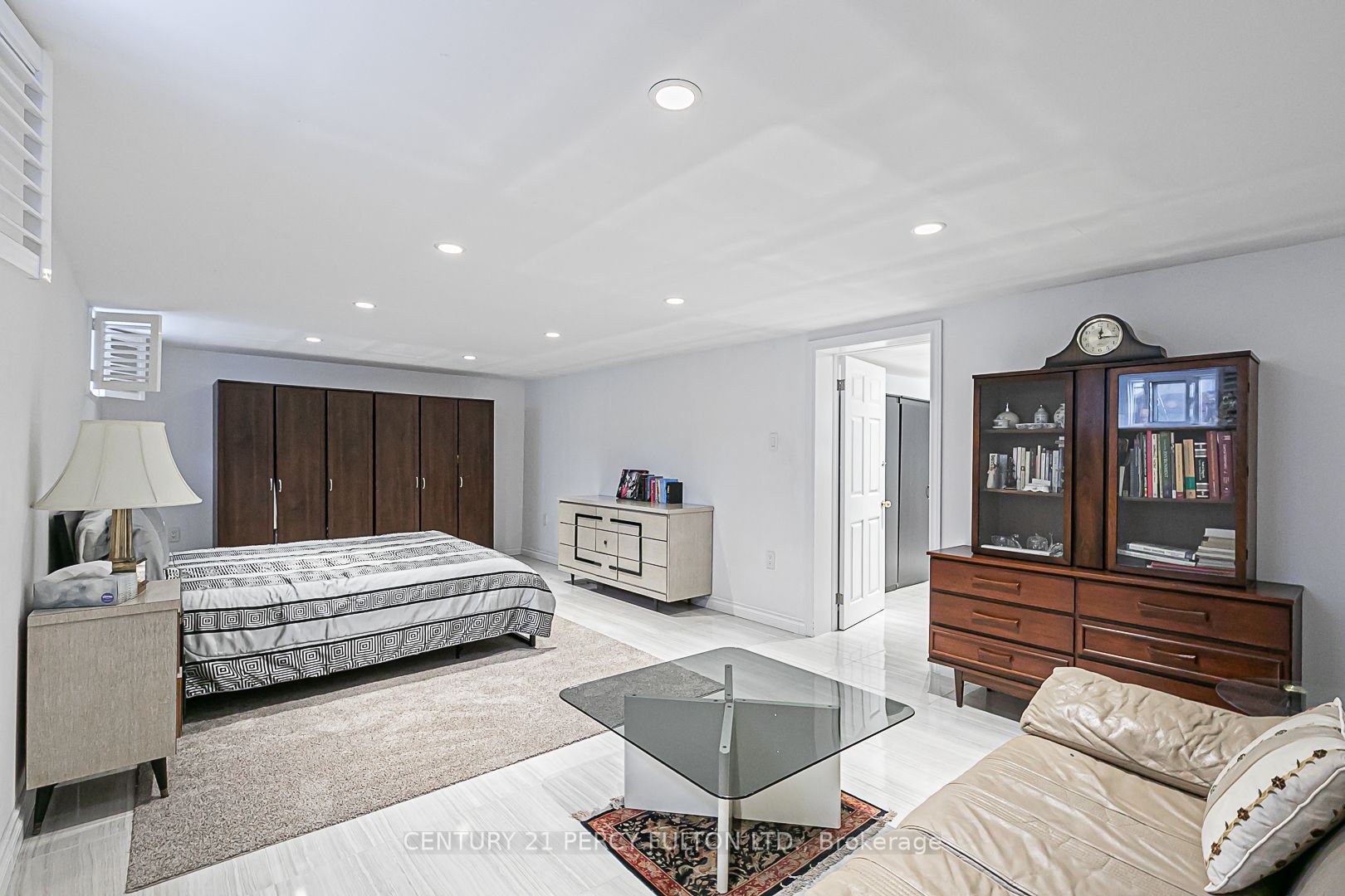 21 Willowhurst Cres E