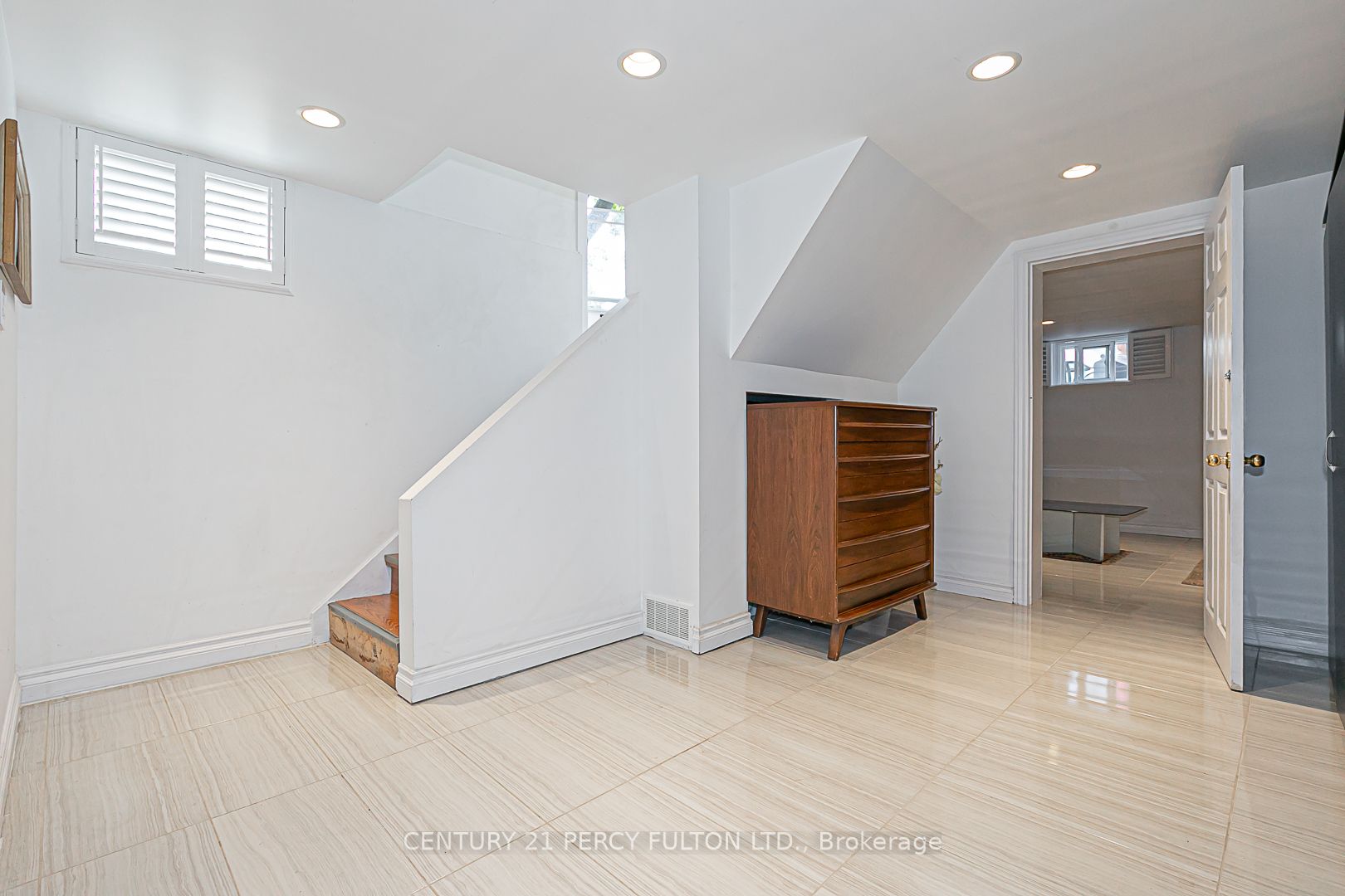 21 Willowhurst Cres E