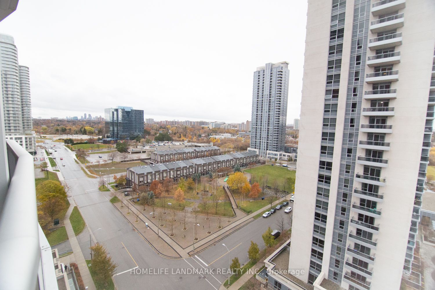 135 Village Green Sq, #1424