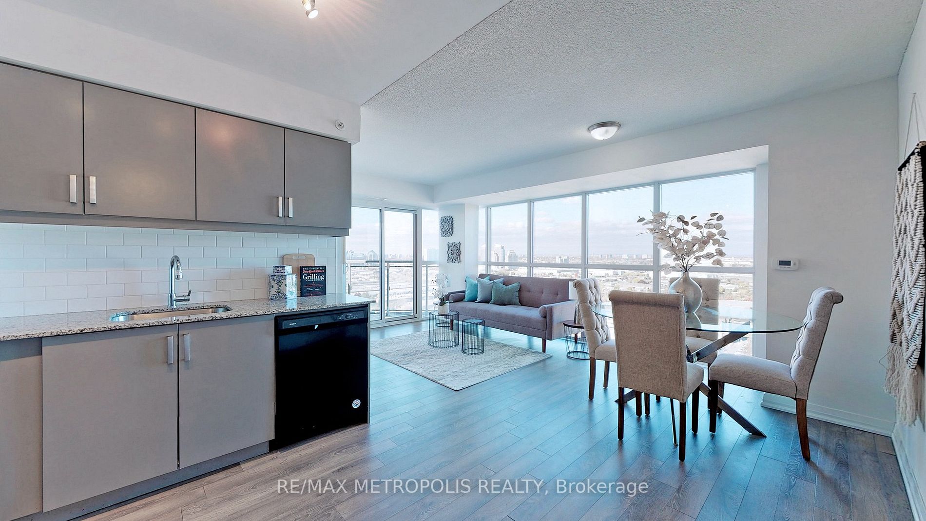 30 Meadowglen Pl, #2405