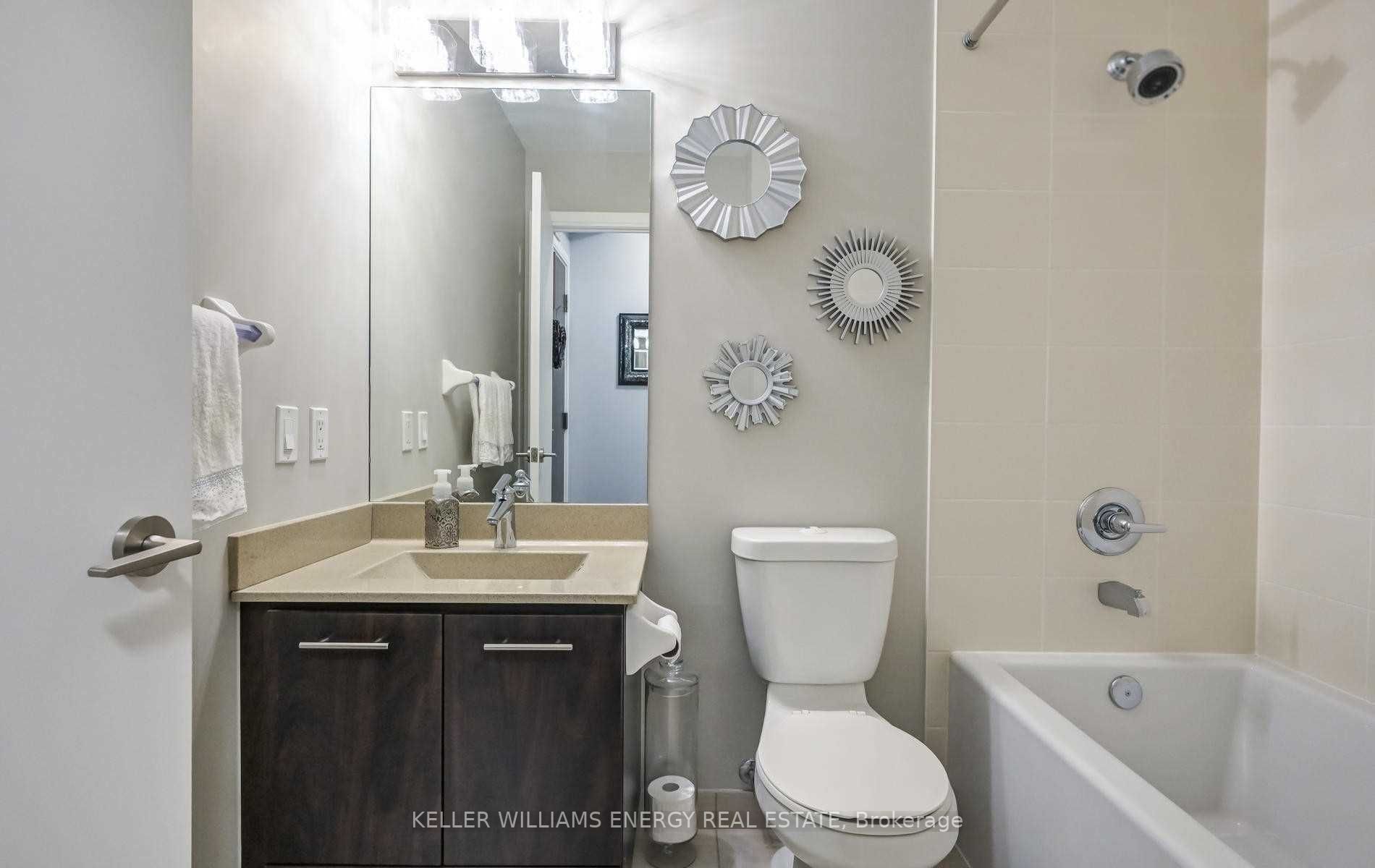 135 Village Green Sq, #623