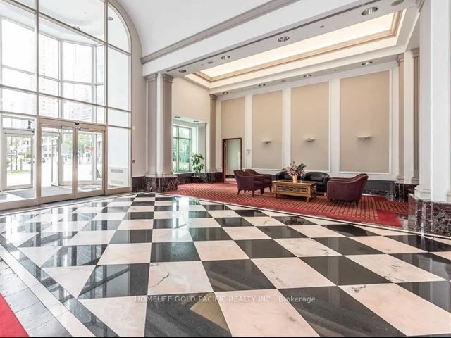 1 Lee Centre Dr, #903