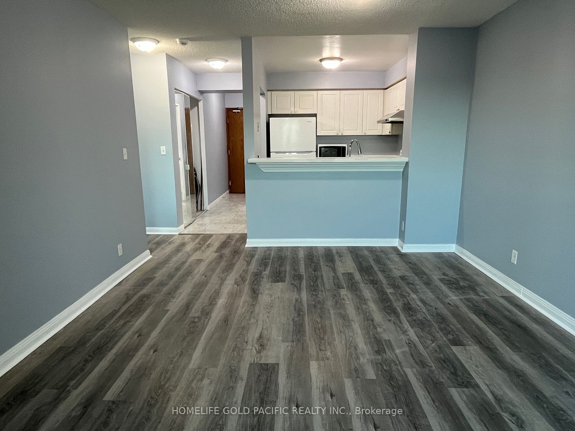 1 Lee Centre Dr, #903