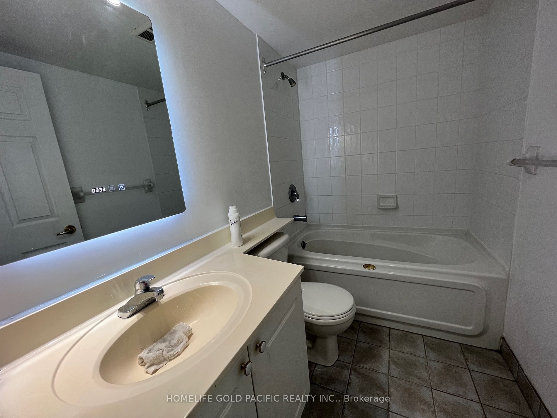 1 Lee Centre Dr, #903