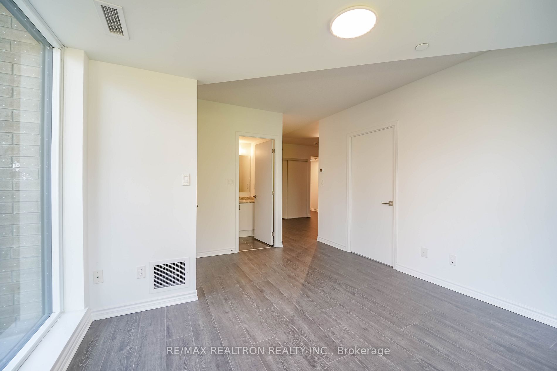 1 Falaise Rd, #412