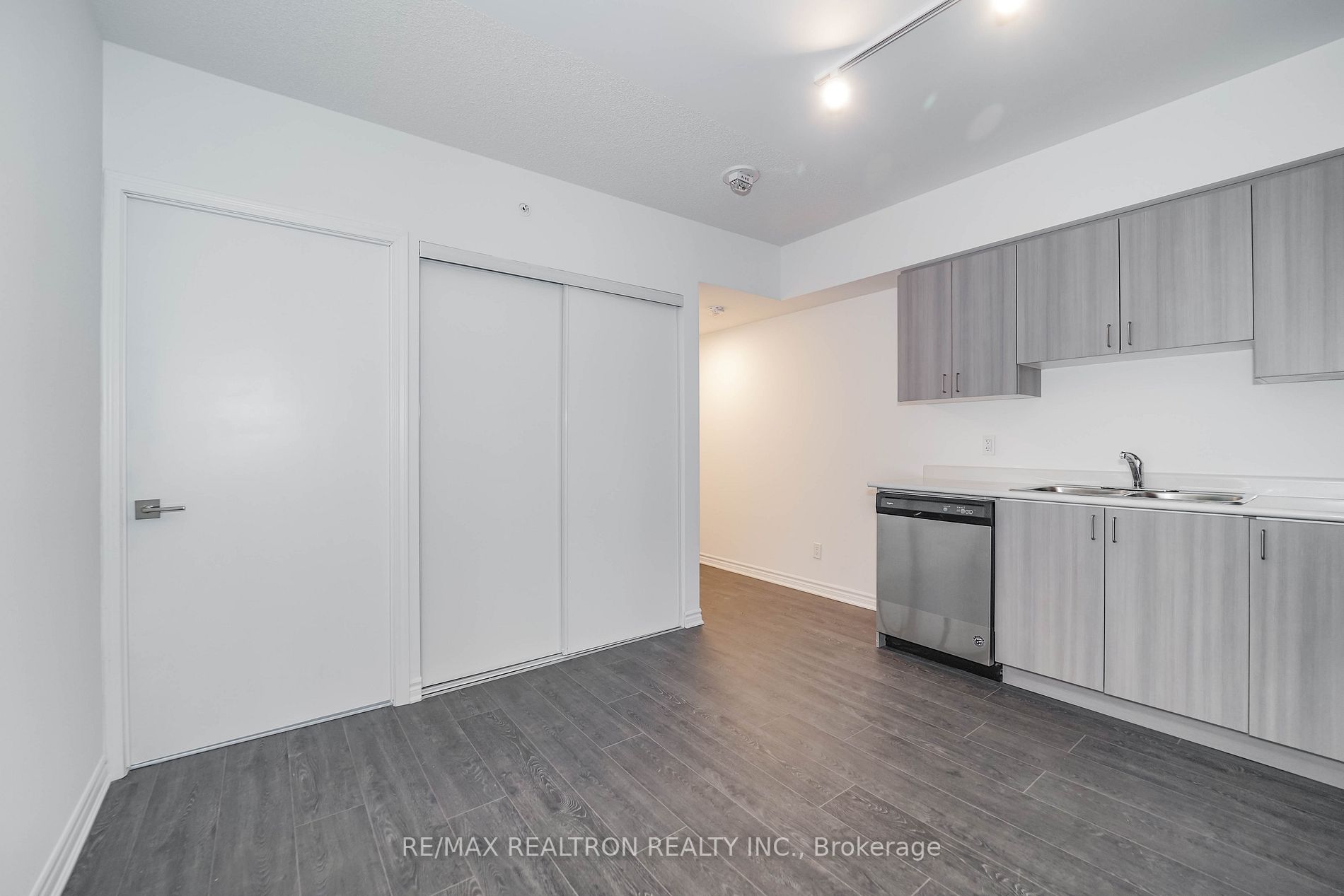 1 Falaise Rd, #412