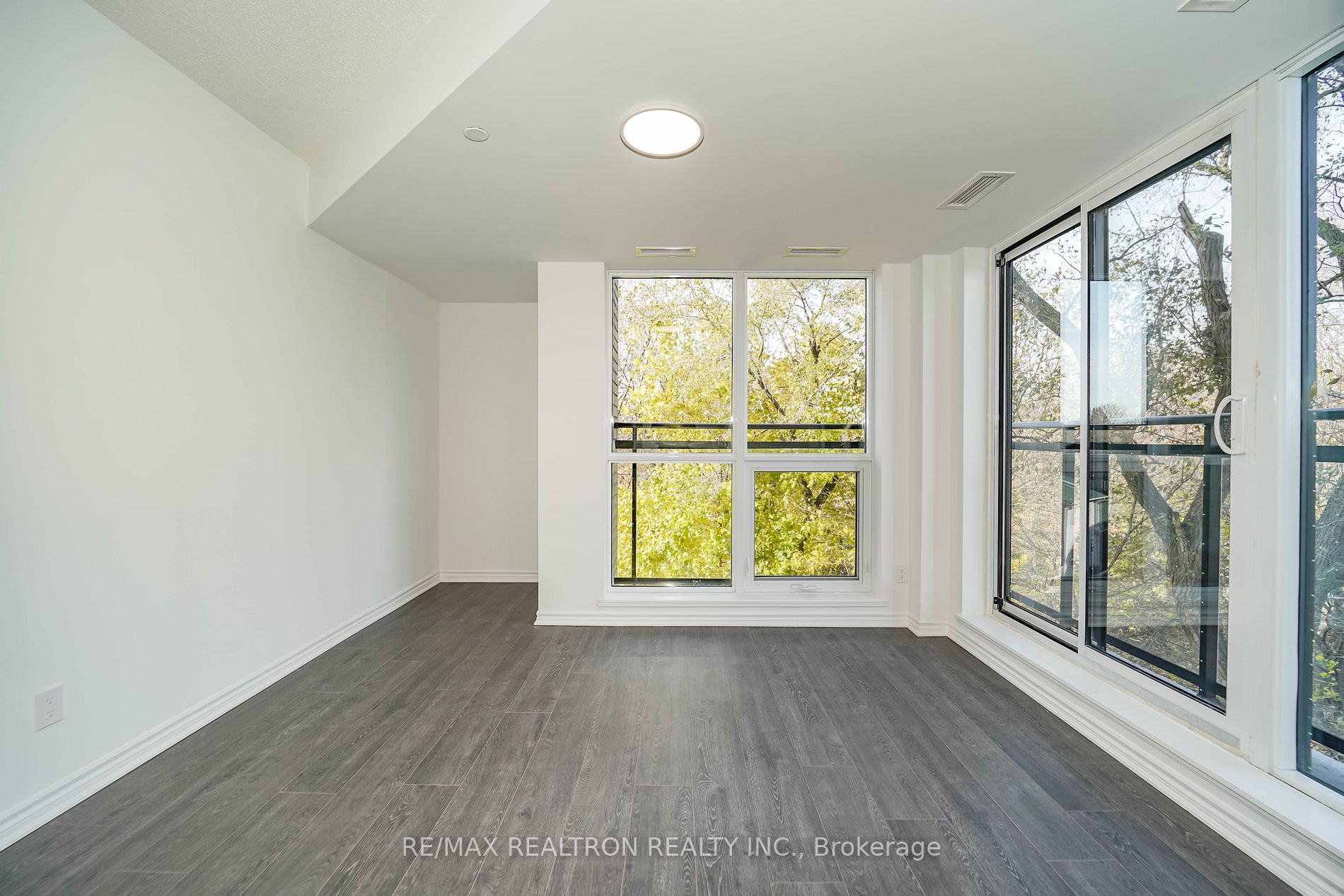1 Falaise Rd, #412