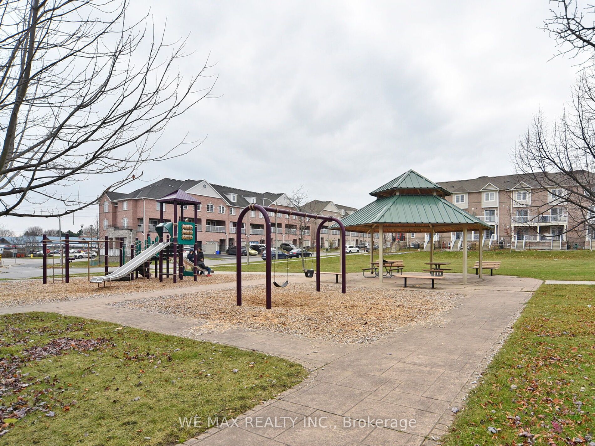 160 Bayly St W