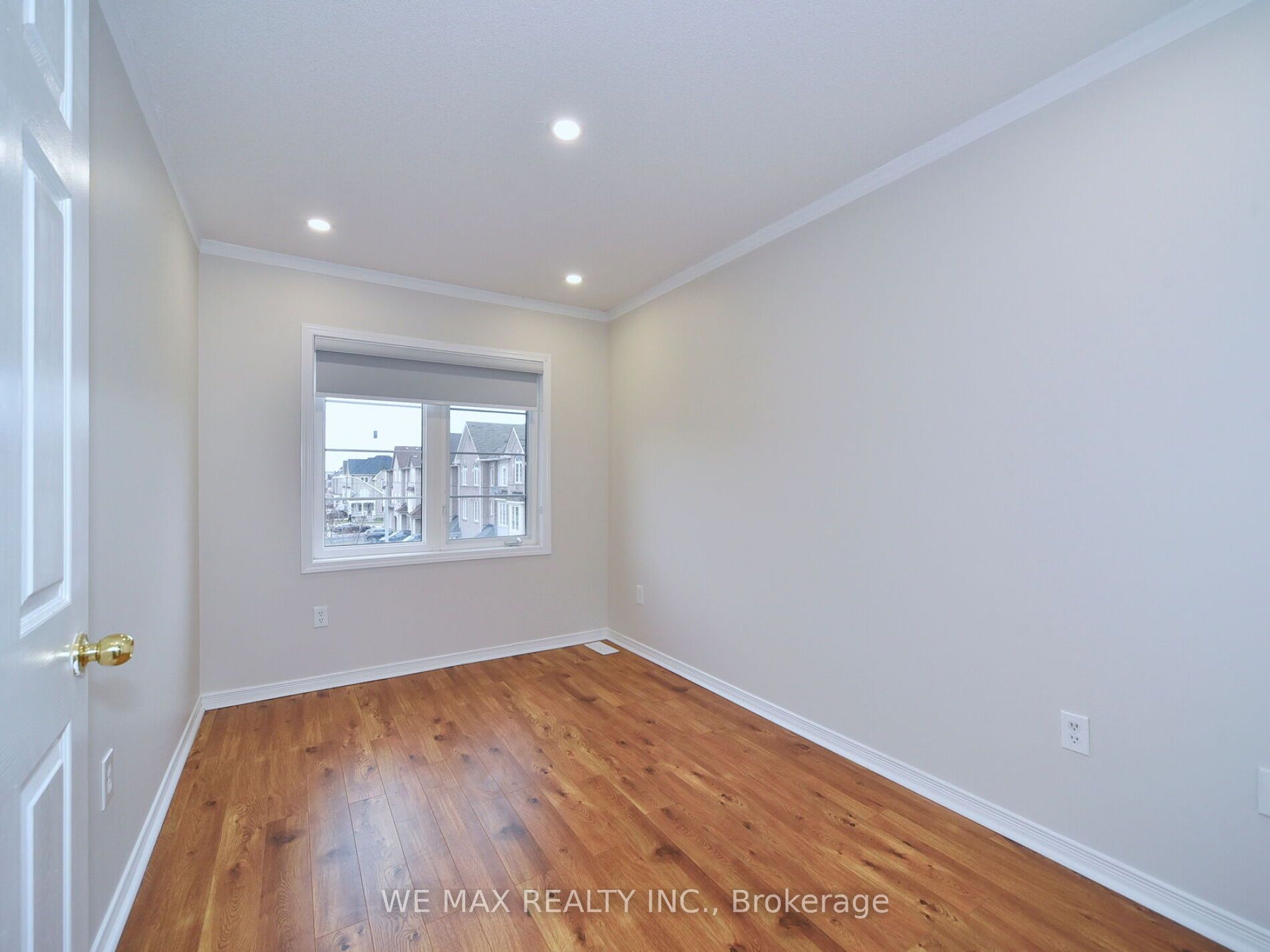 160 Bayly St W