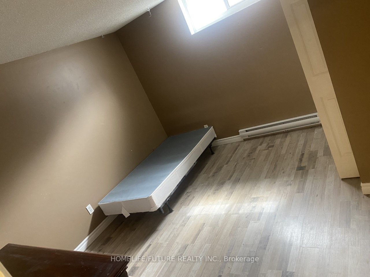 717 King St W
