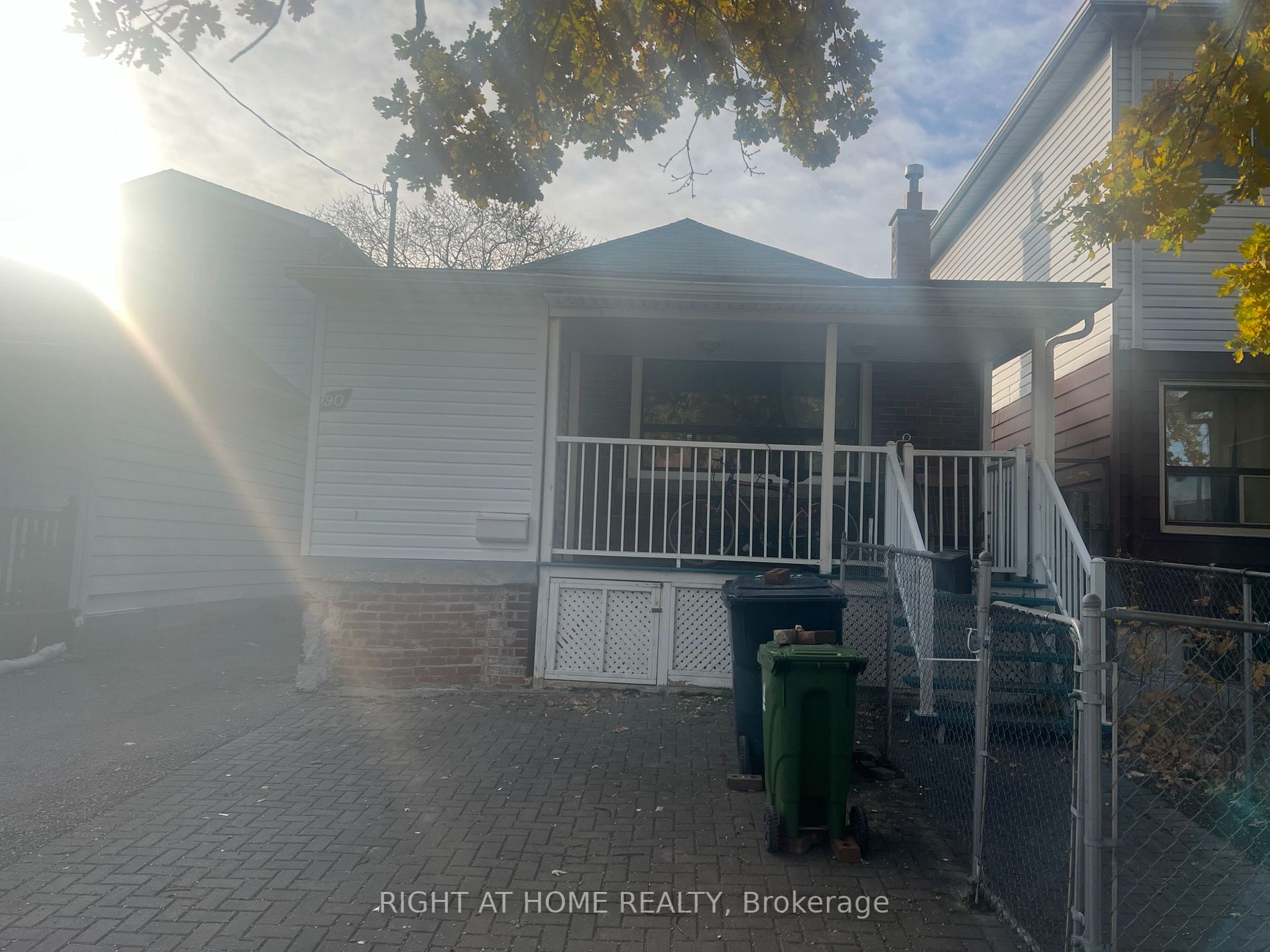 90 Pharmacy Ave W