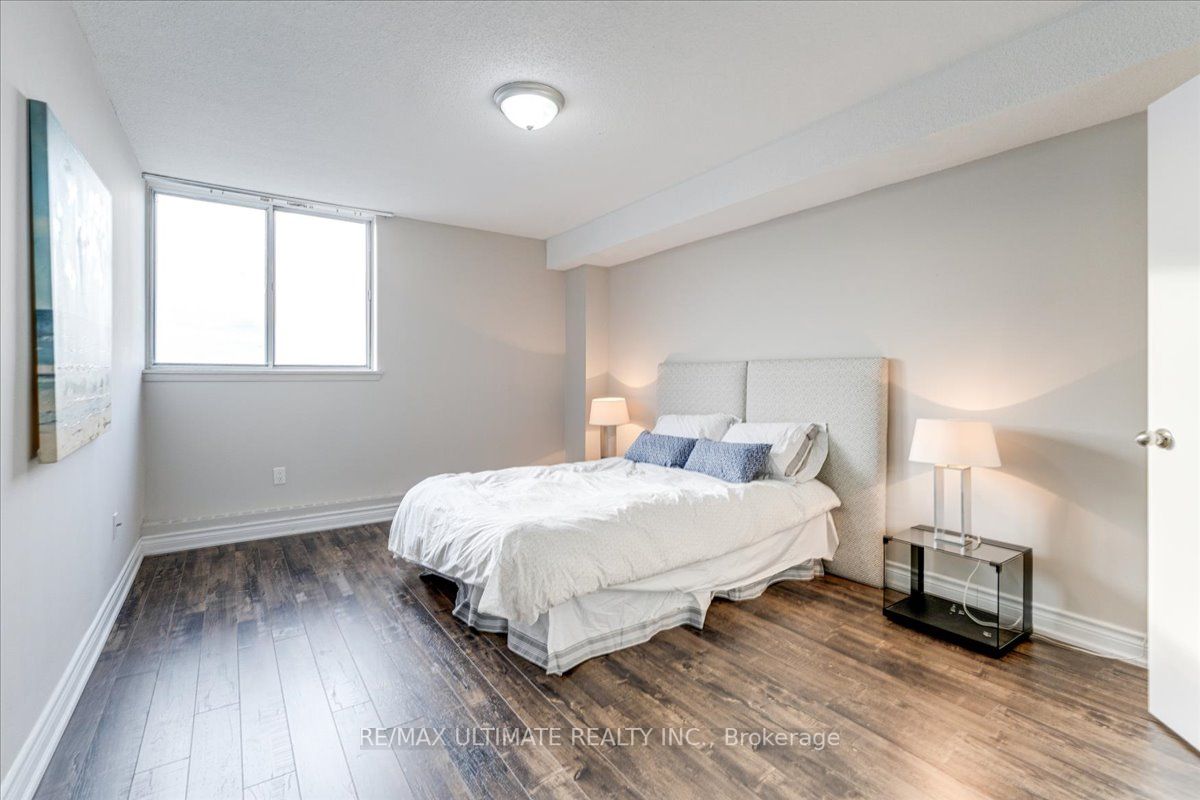 100 Wingarden Crt, #913