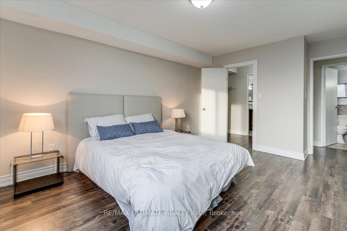 100 Wingarden Crt, #913