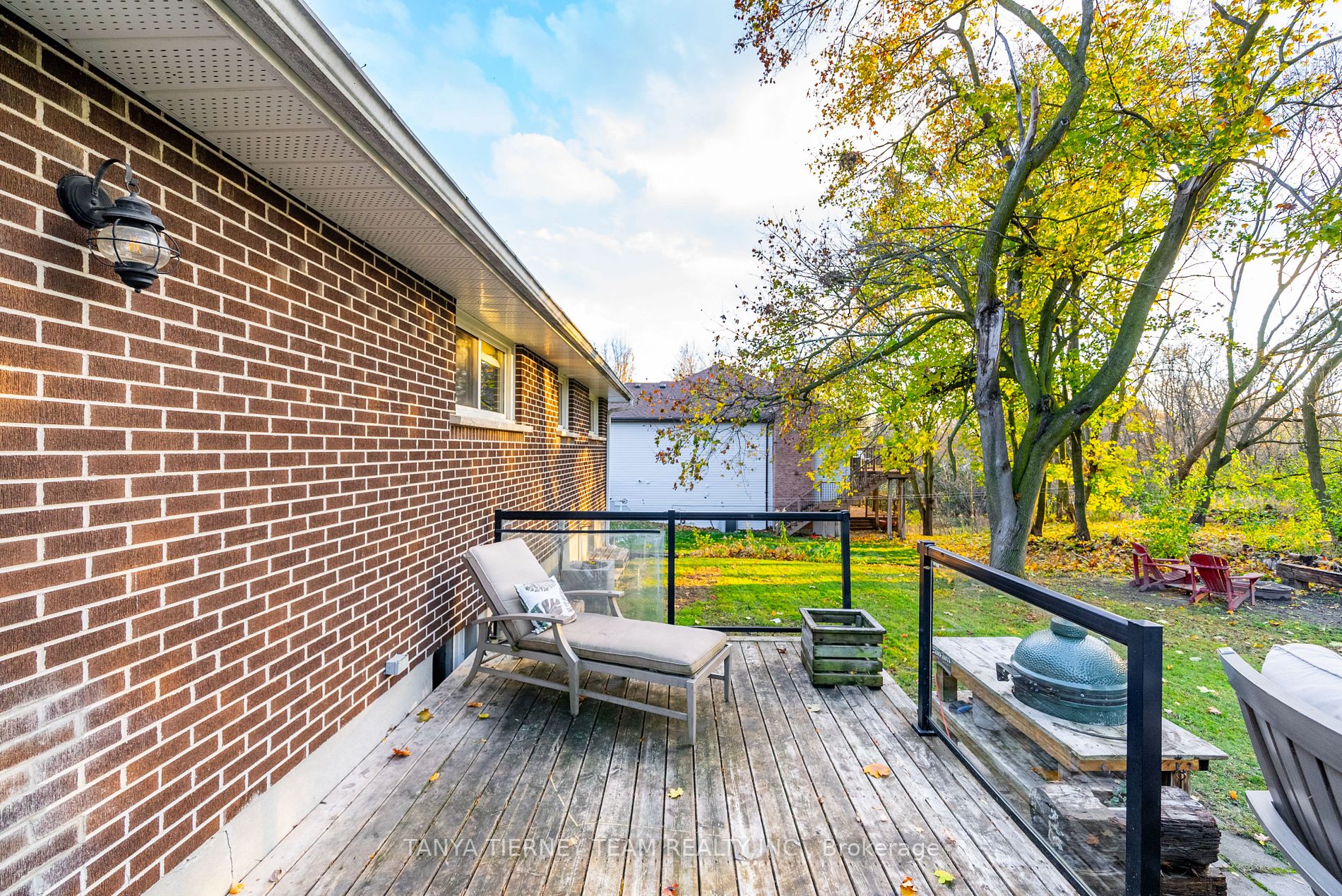 76 Bagot St