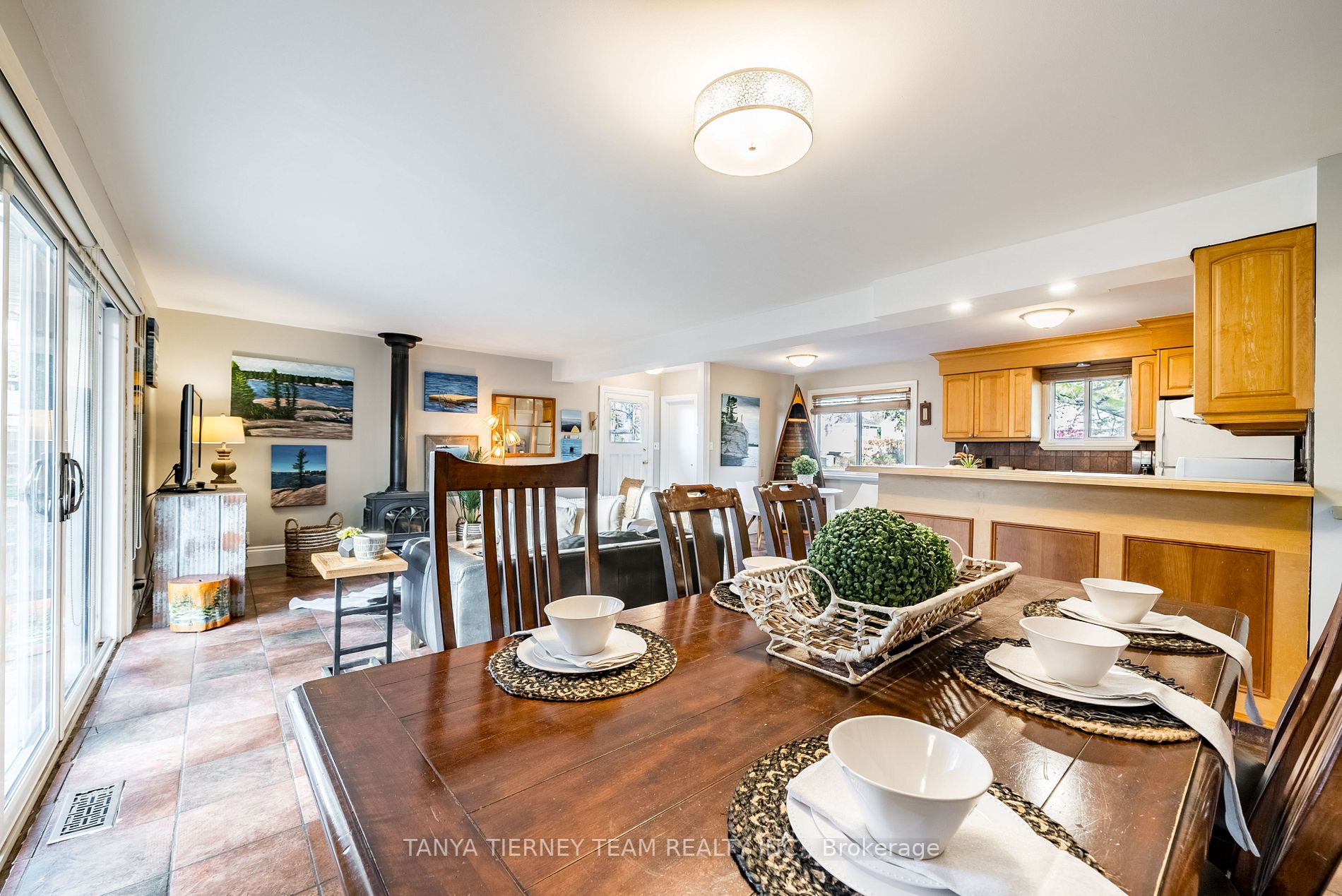 76 Bagot St